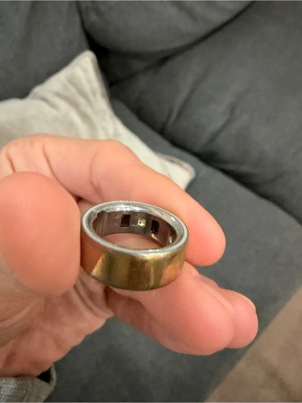 Oura Ring gen 4 size 6 with Charger Dock - works great!